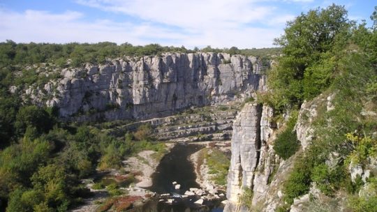 Destination l’Ardèche pour les prochaines vacances en famille : pourquoi pas ?