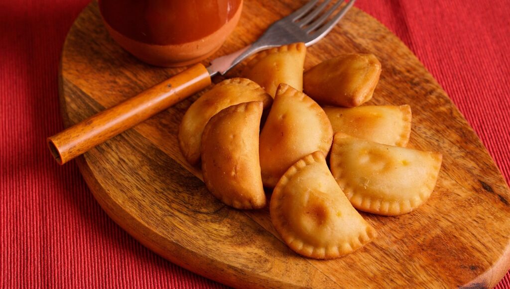 découvrez les délicieuses empanadas argentines, des pâtisseries savoureuses garnies de viande, légumes ou fromage, parfaites pour un repas traditionnel ou une collation gourmande.