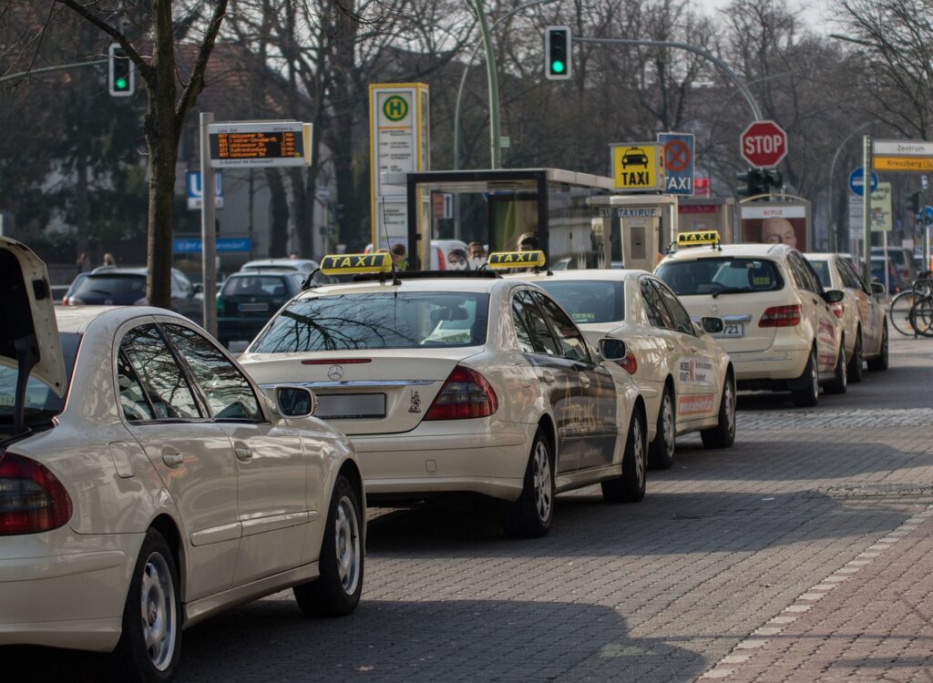 découvrez les taxis électriques, une alternative écologique et silencieuse pour vos déplacements urbains. optez pour un transport durable et respectueux de l'environnement avec les taxis électriques.