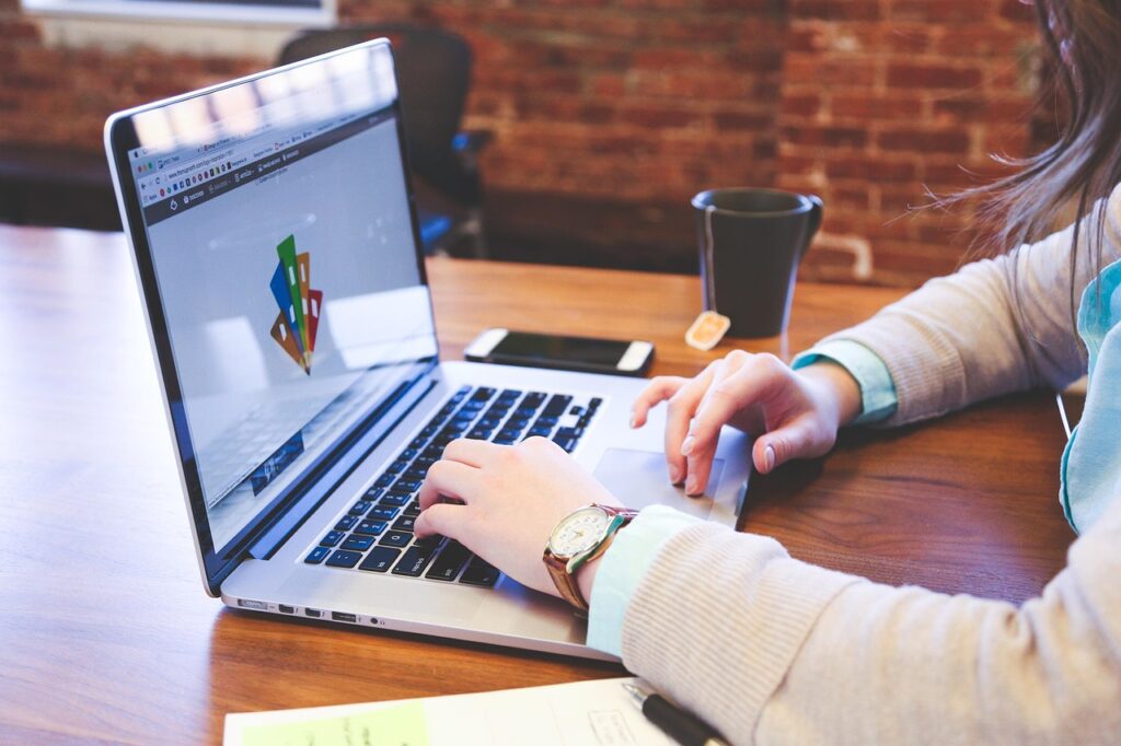 découvrez nos conseils et outils pour bien planifier votre voyage de travail, alliant efficacité professionnelle et exploration.