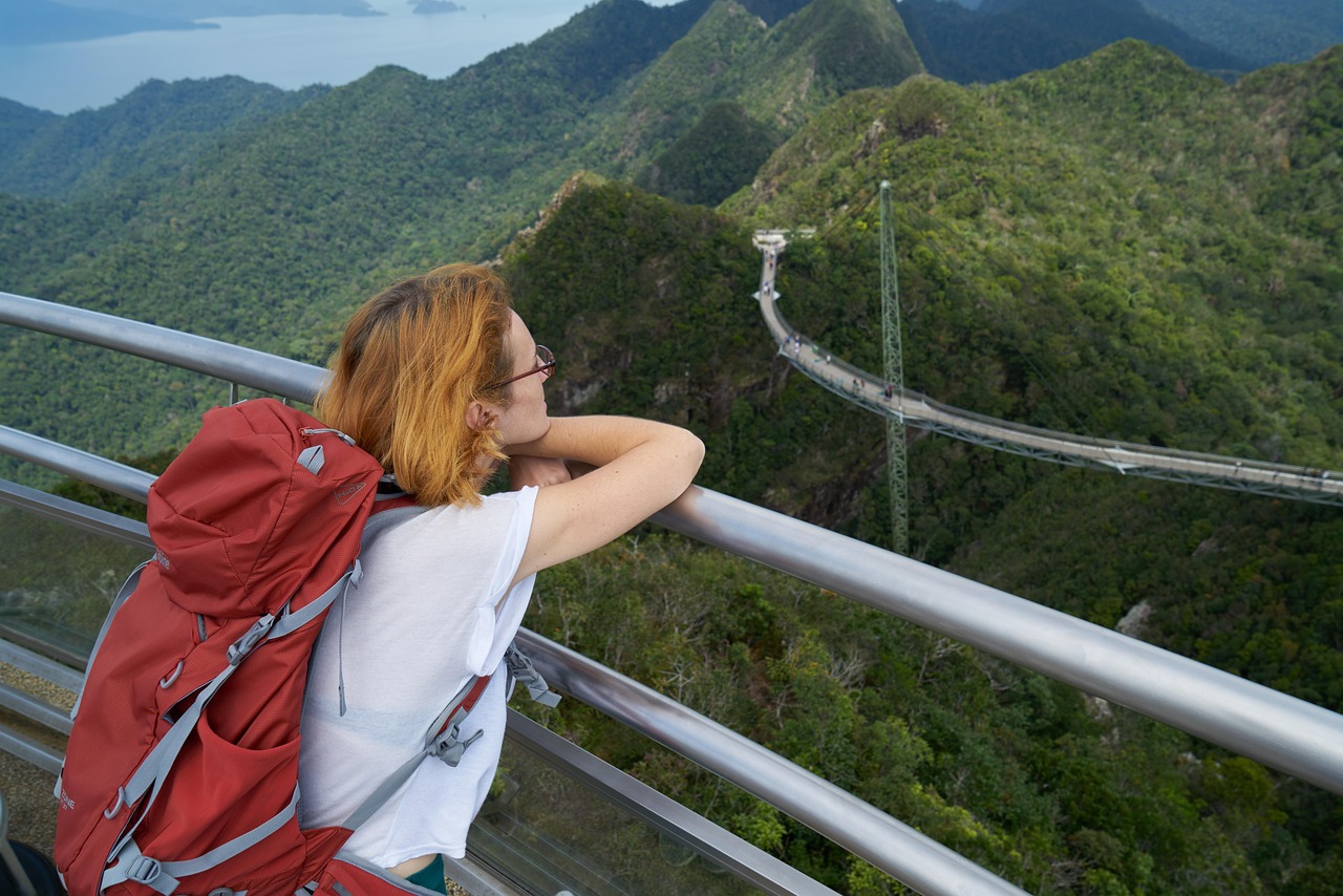 découvrez les meilleures destinations et conseils pratiques pour voyager en solo, gagner en liberté et vivre des expériences inoubliables.