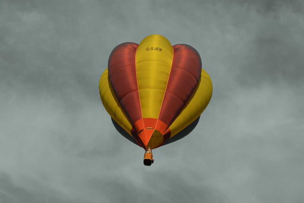 découvrez les conseils et inspirations pour voyager en solo, explorer de nouvelles destinations en toute liberté et vivre une aventure inoubliable.